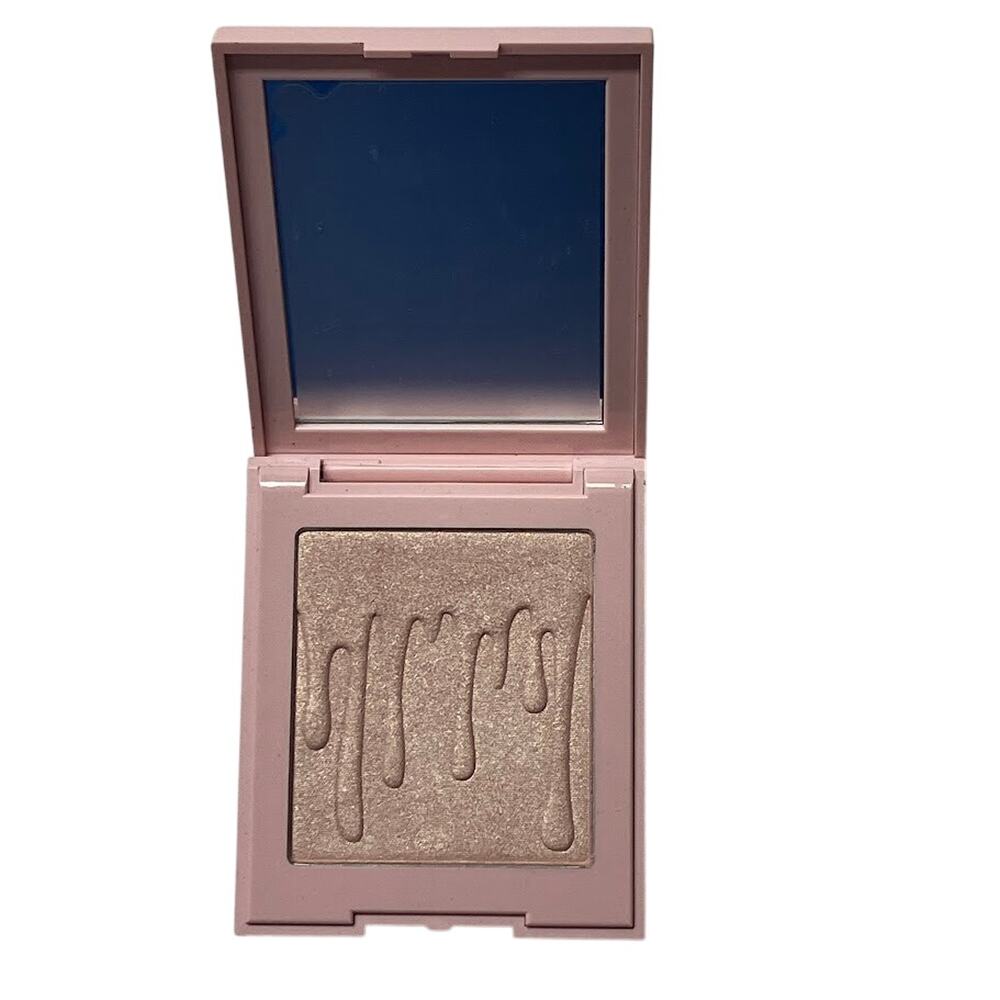 KOKO Collection Kylie Cosmetics Pressed Illuminating Powder TRUE MAMA